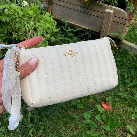 Authentic COACH 1941 Nappa leather/smooth leather zip top wristlet - Picture 8 of 15